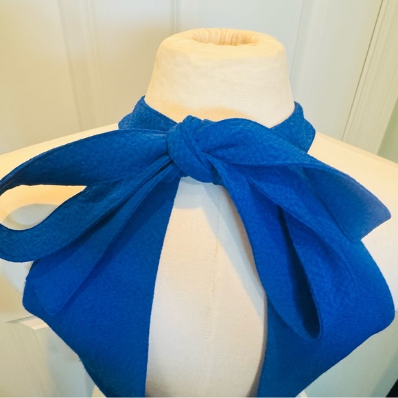 Gorgeous brilliant blue halter with tie around neck - Picture 4 of 15